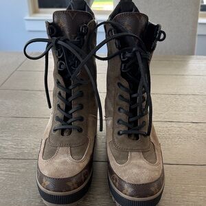 Louis Vuitton Suede Calfskin Monogram Laureate Platform Desert Boots 39 Taupe